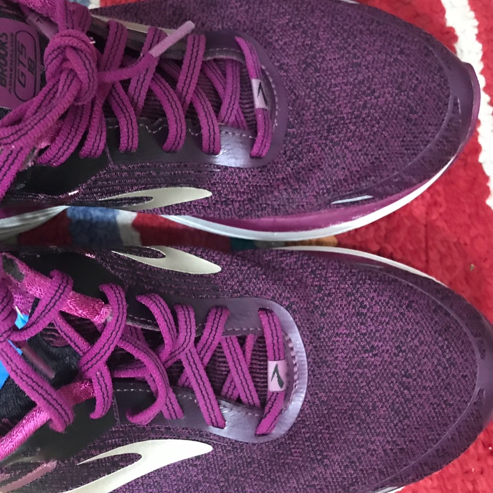 Brooks GTS 18 Adrenaline shoes